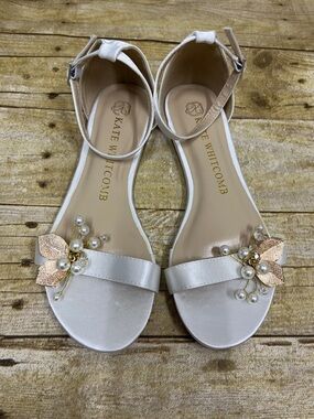 NWOT Kate Whitcomb Pearl & Rose Gold Leaf Flora Satin Sandals - White size 7.5